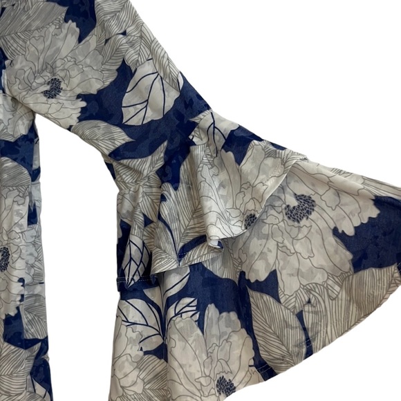 INC Internationals Cute floral Peasant top size Large - Picture 2 of 7